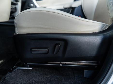 TOYOTA Hilux SW4 2.8 4P SRX 4X4 DIAMOND 7 LUGARES TURBO DIESEL AUTOM�TICO, Foto 10