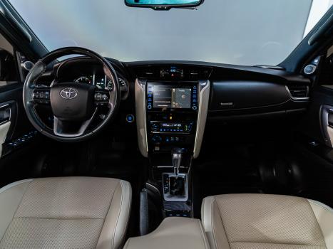 TOYOTA Hilux SW4 2.8 4P SRX 4X4 DIAMOND 7 LUGARES TURBO DIESEL AUTOM�TICO, Foto 11