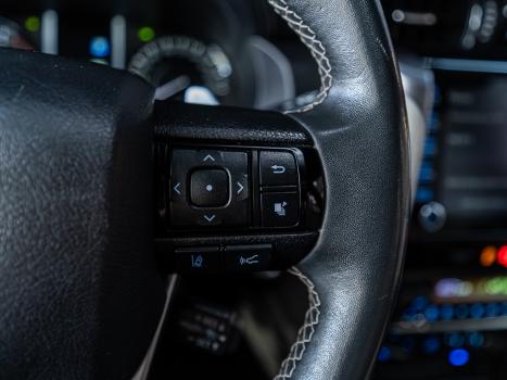 TOYOTA Hilux SW4 2.8 4P SRX 4X4 DIAMOND 7 LUGARES TURBO DIESEL AUTOM�TICO, Foto 16