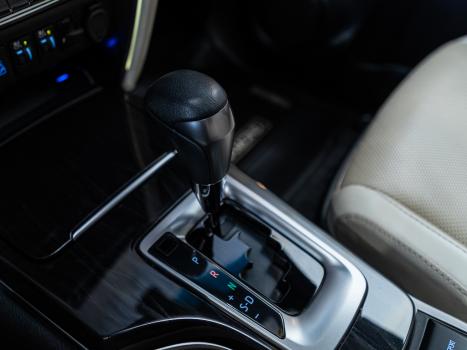 TOYOTA Hilux SW4 2.8 4P SRX 4X4 DIAMOND 7 LUGARES TURBO DIESEL AUTOM�TICO, Foto 23