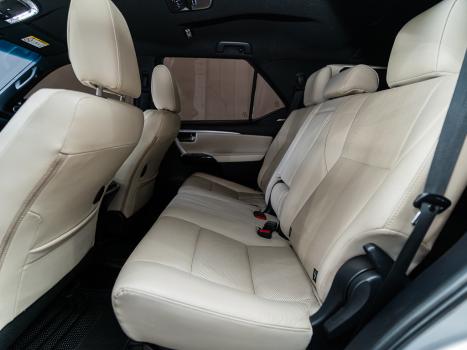 TOYOTA Hilux SW4 2.8 4P SRX 4X4 DIAMOND 7 LUGARES TURBO DIESEL AUTOM�TICO, Foto 28