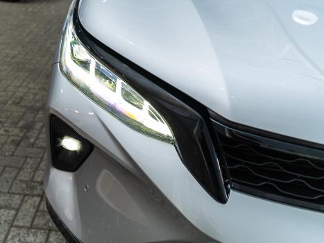 TOYOTA Hilux SW4 2.8 4P SRX 4X4 DIAMOND 7 LUGARES TURBO DIESEL AUTOM�TICO, Foto 29