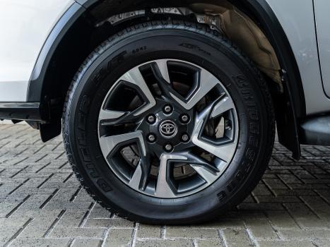 TOYOTA Hilux SW4 2.8 4P SRX 4X4 DIAMOND 7 LUGARES TURBO DIESEL AUTOM�TICO, Foto 35