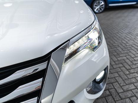 TOYOTA Hilux SW4 2.8 16V 4P SRX 4X4 7 LUGARES TURBO DIESEL AUTOM�TICO, Foto 30