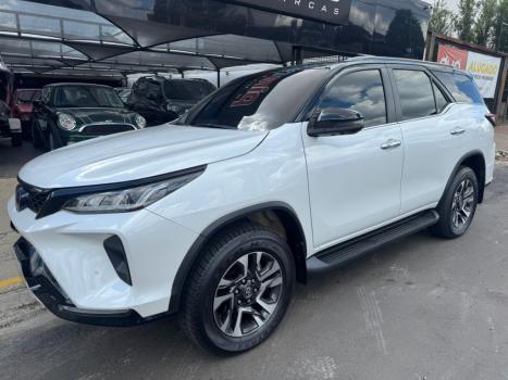 TOYOTA Hilux SW4 2.8 4P SRX 4X4 DIAMOND 7 LUGARES TURBO DIESEL AUTOM�TICO, Foto 2