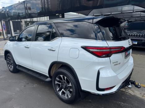 TOYOTA Hilux SW4 2.8 4P SRX 4X4 DIAMOND 7 LUGARES TURBO DIESEL AUTOM�TICO, Foto 5