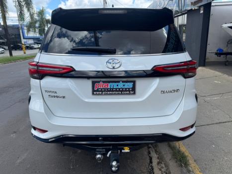 TOYOTA Hilux SW4 2.8 4P SRX 4X4 DIAMOND 7 LUGARES TURBO DIESEL AUTOM�TICO, Foto 6