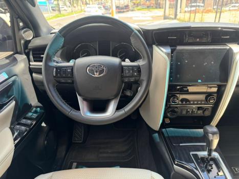 TOYOTA Hilux SW4 2.8 4P SRX 4X4 DIAMOND 7 LUGARES TURBO DIESEL AUTOM�TICO, Foto 9