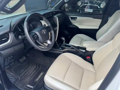 TOYOTA Hilux SW4 2.8 4P SRX 4X4 DIAMOND 7 LUGARES TURBO DIESEL AUTOM�TICO, Foto 10