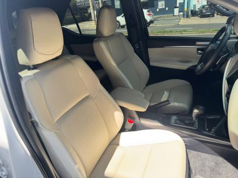 TOYOTA Hilux SW4 2.8 4P SRX 4X4 DIAMOND 7 LUGARES TURBO DIESEL AUTOM�TICO, Foto 11