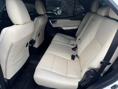 TOYOTA Hilux SW4 2.8 4P SRX 4X4 DIAMOND 7 LUGARES TURBO DIESEL AUTOM�TICO, Foto 12