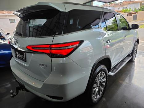 TOYOTA Hilux SW4 2.8 16V 4P SRX 4X4 7 LUGARES TURBO DIESEL AUTOM�TICO, Foto 3