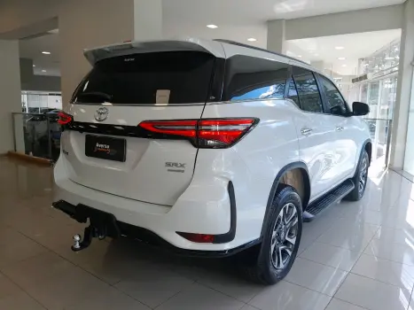 TOYOTA Hilux SW4 2.8 16V 4P SRX PLATINUM 4X4 TURBO DIESEL AUTOM�TICO, Foto 4