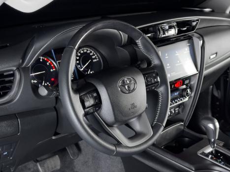 TOYOTA Hilux SW4 2.8 16V 4P SRX PLATINUM 4X4 7 LUGARES TURBO DIESEL AUTOM�TICO, Foto 7