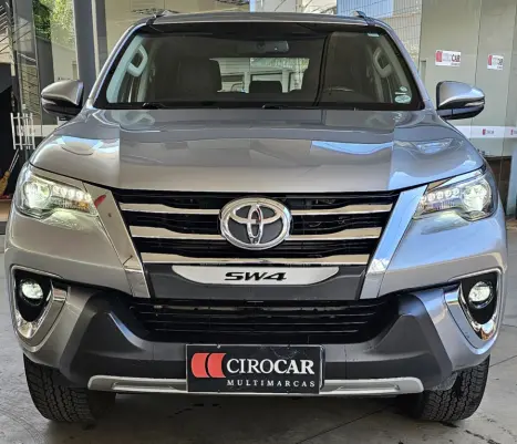 TOYOTA Hilux SW4 2.8 16V 4P SRX 4X4 7 LUGARES TURBO DIESEL AUTOM�TICO, Foto 2