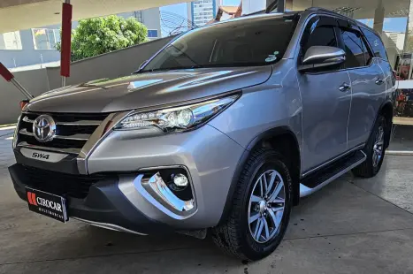 TOYOTA Hilux SW4 2.8 16V 4P SRX 4X4 7 LUGARES TURBO DIESEL AUTOM�TICO, Foto 3