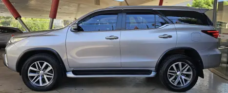 TOYOTA Hilux SW4 2.8 16V 4P SRX 4X4 7 LUGARES TURBO DIESEL AUTOM�TICO, Foto 4