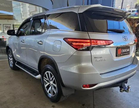 TOYOTA Hilux SW4 2.8 16V 4P SRX 4X4 7 LUGARES TURBO DIESEL AUTOM�TICO, Foto 5