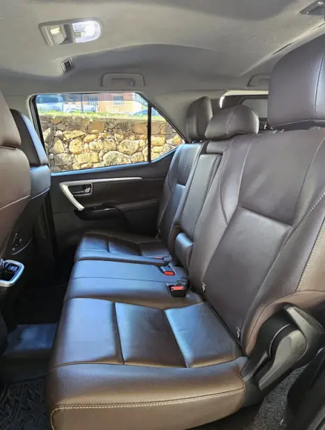 TOYOTA Hilux SW4 2.8 16V 4P SRX 4X4 7 LUGARES TURBO DIESEL AUTOM�TICO, Foto 13