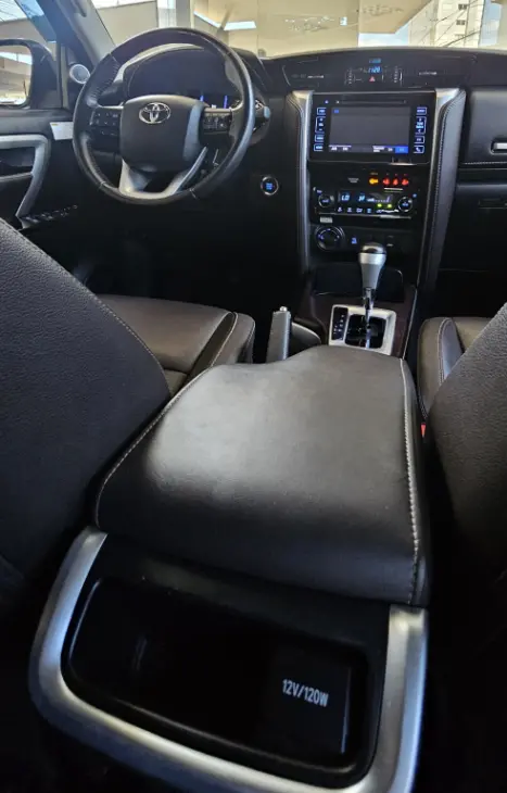 TOYOTA Hilux SW4 2.8 16V 4P SRX 4X4 7 LUGARES TURBO DIESEL AUTOM�TICO, Foto 14