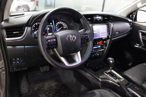 TOYOTA Hilux SW4 2.8 16V 4P SRX 4X4 7 LUGARES TURBO DIESEL AUTOM�TICO, Foto 4