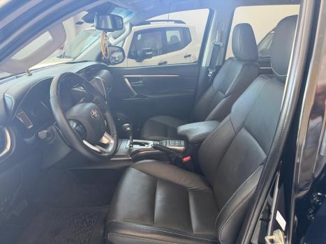 TOYOTA Hilux SW4 2.8 16V 4P SRX 4X4 7 LUGARES TURBO DIESEL AUTOM�TICO, Foto 4