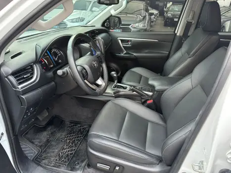 TOYOTA Hilux SW4 2.8 16V 4P SRX 4X4 7 LUGARES TURBO DIESEL AUTOM�TICO, Foto 11