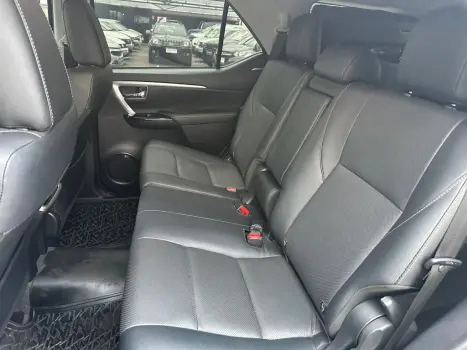 TOYOTA Hilux SW4 2.8 16V 4P SRX 4X4 7 LUGARES TURBO DIESEL AUTOM�TICO, Foto 13