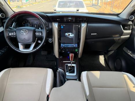 TOYOTA Hilux SW4 2.8 16V 4P SRX 4X4 7 LUGARES TURBO DIESEL AUTOM�TICO, Foto 8