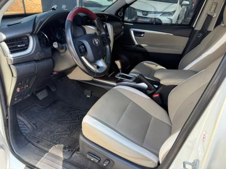 TOYOTA Hilux SW4 2.8 16V 4P SRX 4X4 7 LUGARES TURBO DIESEL AUTOM�TICO, Foto 9