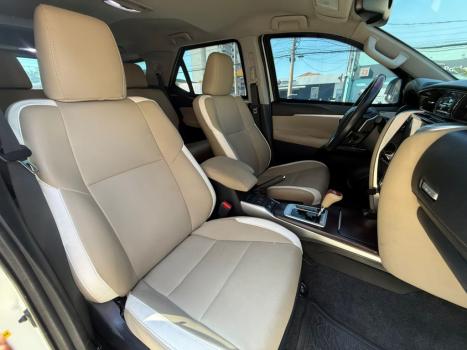 TOYOTA Hilux SW4 2.8 16V 4P SRX 4X4 7 LUGARES TURBO DIESEL AUTOM�TICO, Foto 11