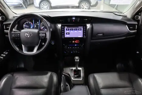 TOYOTA Hilux SW4 2.8 16V 4P SRX 4X4 7 LUGARES TURBO DIESEL AUTOM�TICO, Foto 6