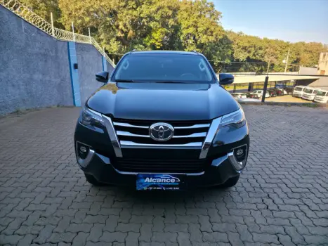 TOYOTA Hilux SW4 2.8 4P SRX 4X4 TURBO DIESEL AUTOM�TICO, Foto 1