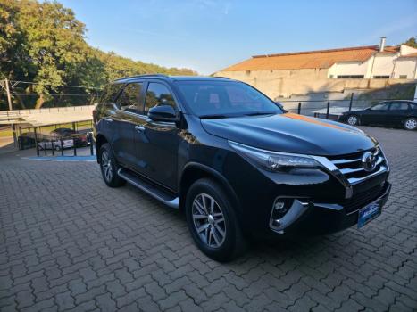 TOYOTA Hilux SW4 2.8 4P SRX 4X4 TURBO DIESEL AUTOM�TICO, Foto 2