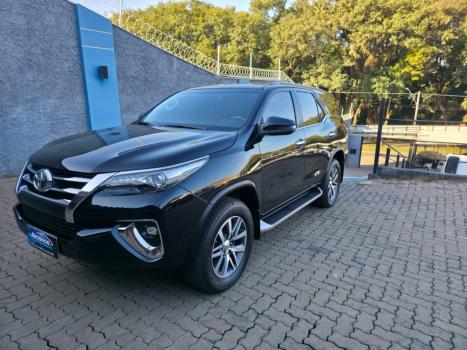 TOYOTA Hilux SW4 2.8 4P SRX 4X4 TURBO DIESEL AUTOM�TICO, Foto 3