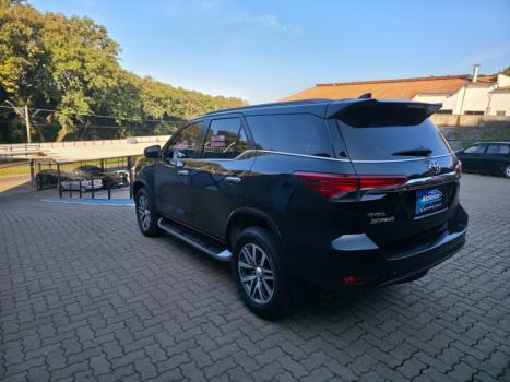 TOYOTA Hilux SW4 2.8 4P SRX 4X4 TURBO DIESEL AUTOM�TICO, Foto 5
