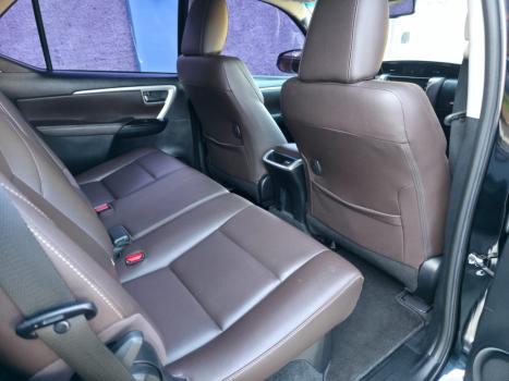 TOYOTA Hilux SW4 2.8 4P SRX 4X4 TURBO DIESEL AUTOM�TICO, Foto 8