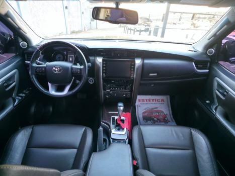 TOYOTA Hilux SW4 2.8 4P SRX 4X4 TURBO DIESEL AUTOM�TICO, Foto 9
