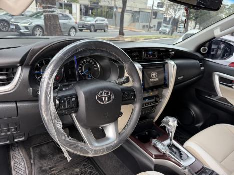 TOYOTA Hilux SW4 2.8 16V 4P SRX 4X4 7 LUGARES TURBO DIESEL AUTOM�TICO, Foto 9