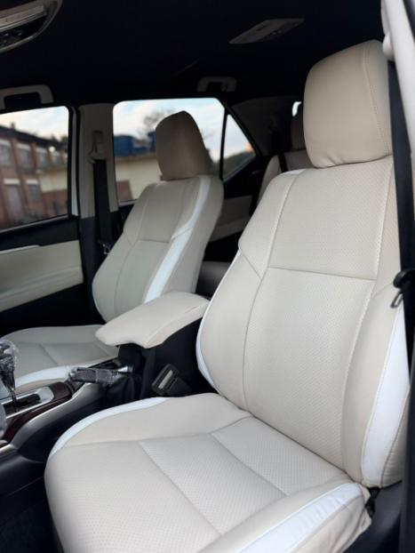 TOYOTA Hilux SW4 2.8 4P SRX 4X4 DIAMOND 7 LUGARES TURBO DIESEL AUTOM�TICO, Foto 20