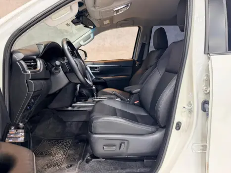 TOYOTA Hilux SW4 2.8 16V 4P GR-S 7 LUGARES 4X4 TURBO DIESEL AUTOM�TICO, Foto 8