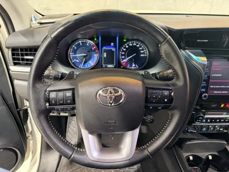 TOYOTA Hilux SW4 2.8 16V 4P GR-S 7 LUGARES 4X4 TURBO DIESEL AUTOM�TICO, Foto 10