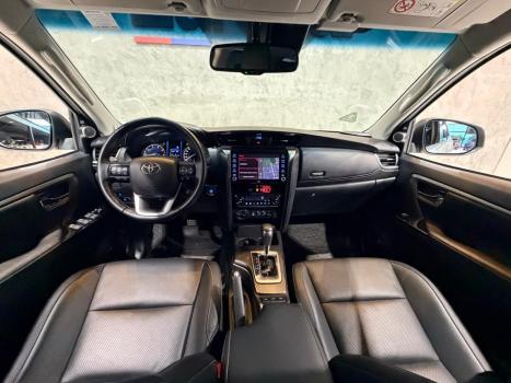 TOYOTA Hilux SW4 2.8 16V 4P GR-S 7 LUGARES 4X4 TURBO DIESEL AUTOM�TICO, Foto 15