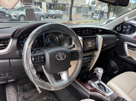 TOYOTA Hilux SW4 2.8 16V 4P SRX 4X4 7 LUGARES TURBO DIESEL AUTOM�TICO, Foto 10