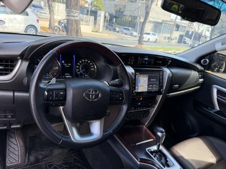 TOYOTA Hilux SW4 2.8 16V 4P SRX 4X4 7 LUGARES TURBO DIESEL AUTOM�TICO, Foto 8