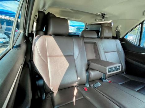 TOYOTA Hilux SW4 2.8 16V 4P SRX 4X4 7 LUGARES TURBO DIESEL AUTOM�TICO, Foto 9