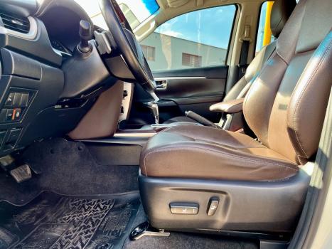 TOYOTA Hilux SW4 2.8 16V 4P SRX 4X4 7 LUGARES TURBO DIESEL AUTOM�TICO, Foto 17
