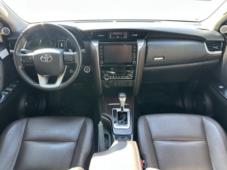 TOYOTA Hilux SW4 2.8 16V 4P SRX 4X4 7 LUGARES TURBO DIESEL AUTOM�TICO, Foto 8
