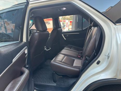 TOYOTA Hilux SW4 2.8 16V 4P SRX 4X4 7 LUGARES TURBO DIESEL AUTOM�TICO, Foto 15