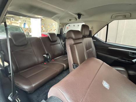 TOYOTA Hilux SW4 2.8 16V 4P SRX 4X4 7 LUGARES TURBO DIESEL AUTOM�TICO, Foto 17